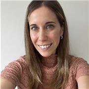 Maestra de inglés apasionada, que inspira y guía el crecimiento personal y académico de cada alumno.