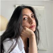 Viens pratiquer ton espagnol avec une professeure native colombienne, à travers des cours interactifs et conversationnels en ligne