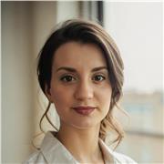 Mehrsprachige Englischlehrerin mit internationaler Erfahrung – effektive Online-Nachhilfe