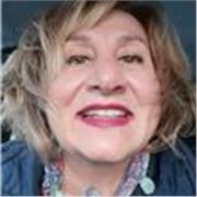 Insegnante laureata in:
- Lingue e letterature straniere moderne ad indirizzo europeo 
- Lettere
- Conservazione dei beni culturali 

Con Master nella Dirigenza scolastica 

Certificazioni linguistiche in:
- Inglese C1
- Francese C1
- Spagnolo B
