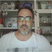 Laureato in comunicazione e laureando in scienze storiche per ripetizioni materie umanistiche, informatica,  matematica e inglese