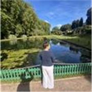 I would describe myself as a confident and approachable person. My lessons would be aimed at those who struggle with English.