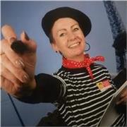 Lerne, wie man ganz leicht Karikaturen, Comics, Illustrationen und Portraits zeichnet. Für alle von 6 - 99 Jahren.
