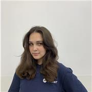 Englisch-Tutorin, die Kinder aller Altersgruppen unterrichten kann.