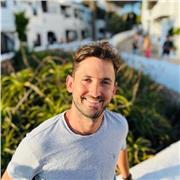 Eres nivel intermedio y quieres subir el nivel? Soy Santi y juego al tenis hace +15 años. Te ayudo a elevar tu juego