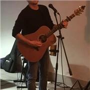 Profesor de guitarra en Mojácar, domino variedad de estilos y te podré enseñar la base para que puedas moverte hacia donde quieras