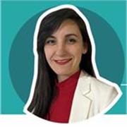 Profesora de diseño gráfico imparte clases a adolescentes y adultos