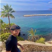 A alumnos/as desde pequeños hasta primaria y la ESO. Me defino como una persona dinámica, alegre y aplicada