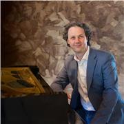 Sono disponibile per lezioni di pianoforte online e dal vivo a Carpi e a Modena. Sono diplomato in Conservatorio