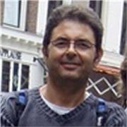 Titulado en Ciencias Económicas y más de 30 años de experiencia profesional