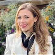 Studentessa laureata impartisce lezioni di inglese e materie umanistiche