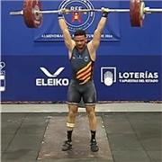 Entrenador personal apto de enseñanza fuerza, hipertrofia, pérdida de grasa y más