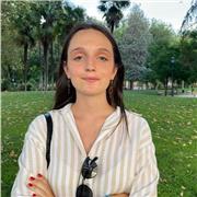 Estudiante de educación infantil y primaria se dispone a dar clases a alumnos de infantil y primaria