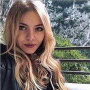 Madrelingua italiana, laureata in lingua russa e cinese, offre lezioni private di conversazione