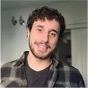 Graduado en matemáticas y física por la Universidad de Oviedo y con un máster en matemáticas y computación por la UC.