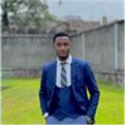 Je suis un professeur qui donne des cours en ligne.