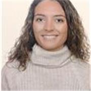 Profesora de Primaria (actualmente curso el grado) y con titulación para impartir clases en secundaria.