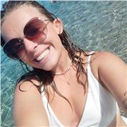 Bonjour ! J'ai terminé mes études et je peux vous aider dans les matières littéraires, l'anglais et l'espagnol, l'aide aux devoirs