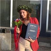 Laureata in Relazioni Internazionali offre lezioni in materie umanistiche