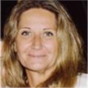 Avocate et professeur donne cours de droit