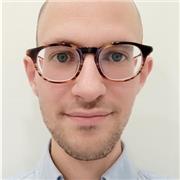 soy graduado en economía, me encanta la historia, la filosofía y el inglés.