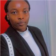 Professeur particulier donne les cours aux élèves de terminale