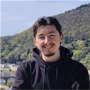 Englisch und Spanisch Tutor, der Kinder aller Altersgruppen unterrichtet. 