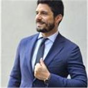 Avvocato penalista che impartisce lezioni di diritto penale, procedura penale, diritto civile e altro
