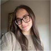 Soy una chica responsable, cariñosa y con pasión por la educación. Estoy en el segundo curso de Educación Infantil en la UAH