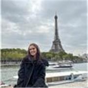 Estudiante de traductorado de ingles-español, con ganas de enseñar a personas que quieran aprender cualquiera de estos dos idiomas en Benidorm, o de forma online! 