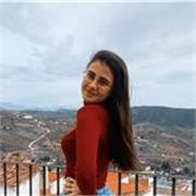 Soy Aroa, estudio en la universidad y tengo actualmente un B1 de inglés. Tengo experiencia de más de 3 años dando clases particulares