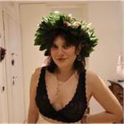 Laureata in filologia, letterature e storia dell’antichità cum laude e con esperienza nell’ insegnamento