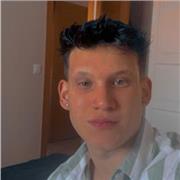 Me defino una persona que puede ayudarle a progresar a cualquier joven tanto de manera estudiantil como de manera personal.