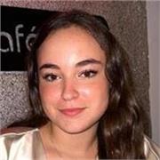 Profesora de apoyo para química básica en alumnos