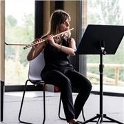 Flautista laureata con il massimo dei voti, concertistica e orchestrale presso diverse Fondazioni Lirico-Sinfoniche