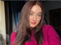Studentessa di 17 anni che da la disponibilità per l’aiuto compiti