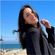 Laureata in Mediazione linguistica offre lezioni di italiano a chiunque abbia il desiderio di apprendere o migliorare la lingua