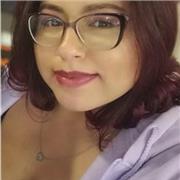 Professora de química, oferece aulas práticas a fim de melhor explicar os assuntos em questão