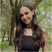Graduada en Derecho, con matrícula de honor en bachillerato. Resultados excelentes dando clases particulares de muchas materias
