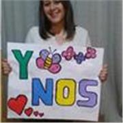 Profesora de Historia titulada, 20 años de experiencia docente, diplomada en relaciones Internacionales y egresada de Derecho.