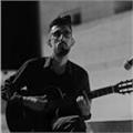 Müzik meraklısı gitara anlık hevesi değil gerçekten isteği olan kişilere ders vermeği tercih ediyorum 