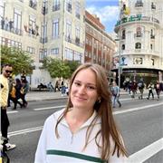 étudiante en kinésithérapie en Espagne, je suis plongée dans la culture et pratique la langue depuis déjà trois ans maintenant. Je suis disponible en Visio ou en présentiel