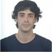 Estudiante de filología da clases de español, inglés e italiano