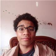 Me defino como una persona creativa que le gustaría explorar esa habilidad a cada niño y que se pueda desenvolver en el arte.