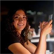 Ragazza di 20 anni che ha conseguito la certificazione C1 in inglese e ha appena concluso il liceo linguistico