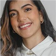 Profesora de materias básicas con disponibilidad horaria