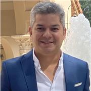 Un emprendedor, visualizador de oportunidades innato profesionalizando ideas