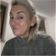 Sono un’insegnante di italiano con esperienza trentennale. Non finisco mai di imparare e mi aggiorno da sempre 