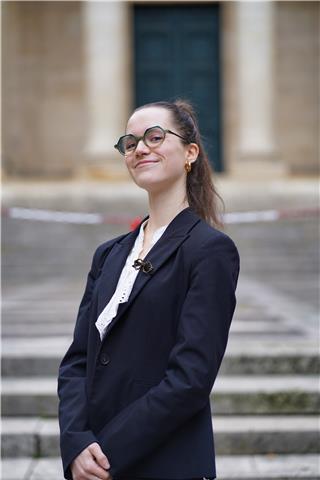 Inès