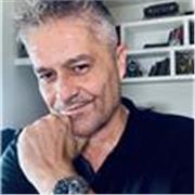 Profesor de inglés bilingüe con 20 años de experiencia enseñando a todos los niveles.